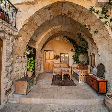 Chelebi Cave House Otel 2*