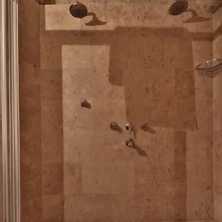 Chelebi Cave House 2*